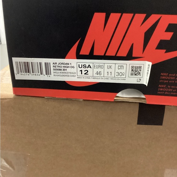 Nike Air Jordan 1 Retro OG - Picture 5 of 5